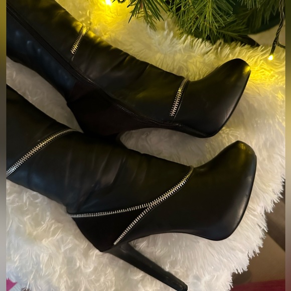 Tis the sassy season! Hidden platform boot - mixed media sz 8 - Picture 3 of 12